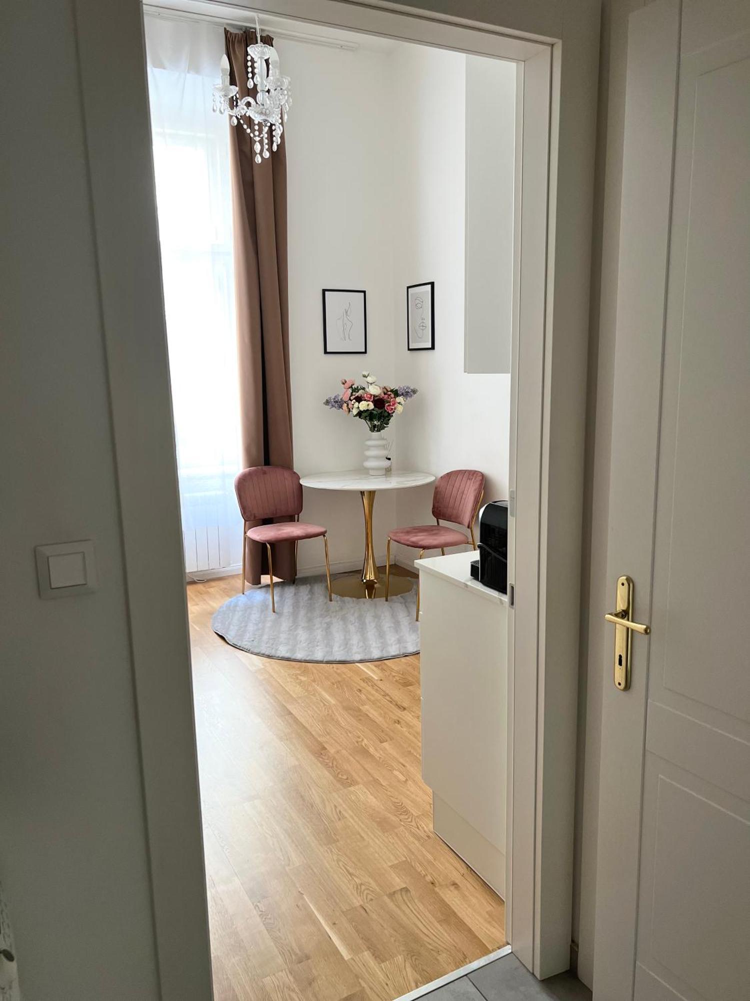 Angeloroma Deluxe Apartment Praha Bagian luar foto